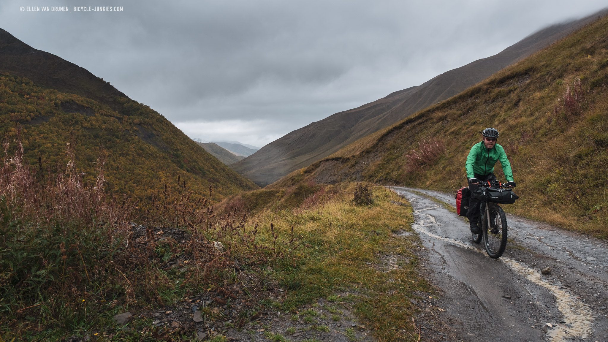 Cycling up to the Zagari pass