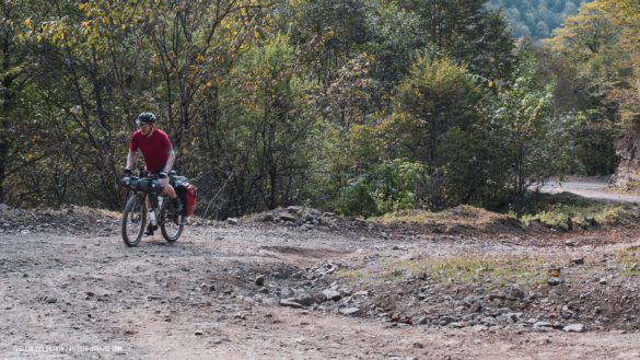 Cycling up the Zekari Pass