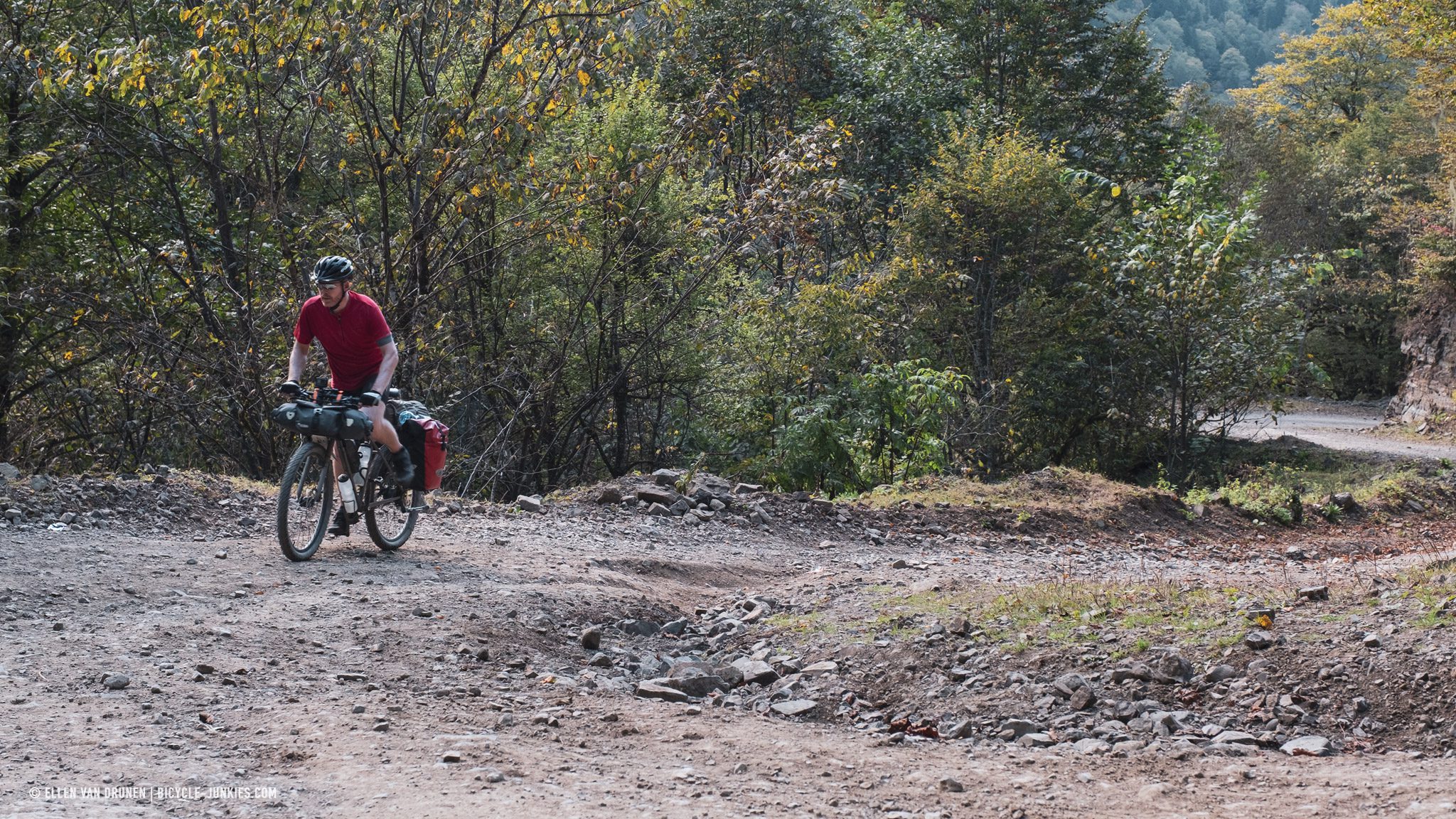 Cycling up the Zekari Pass