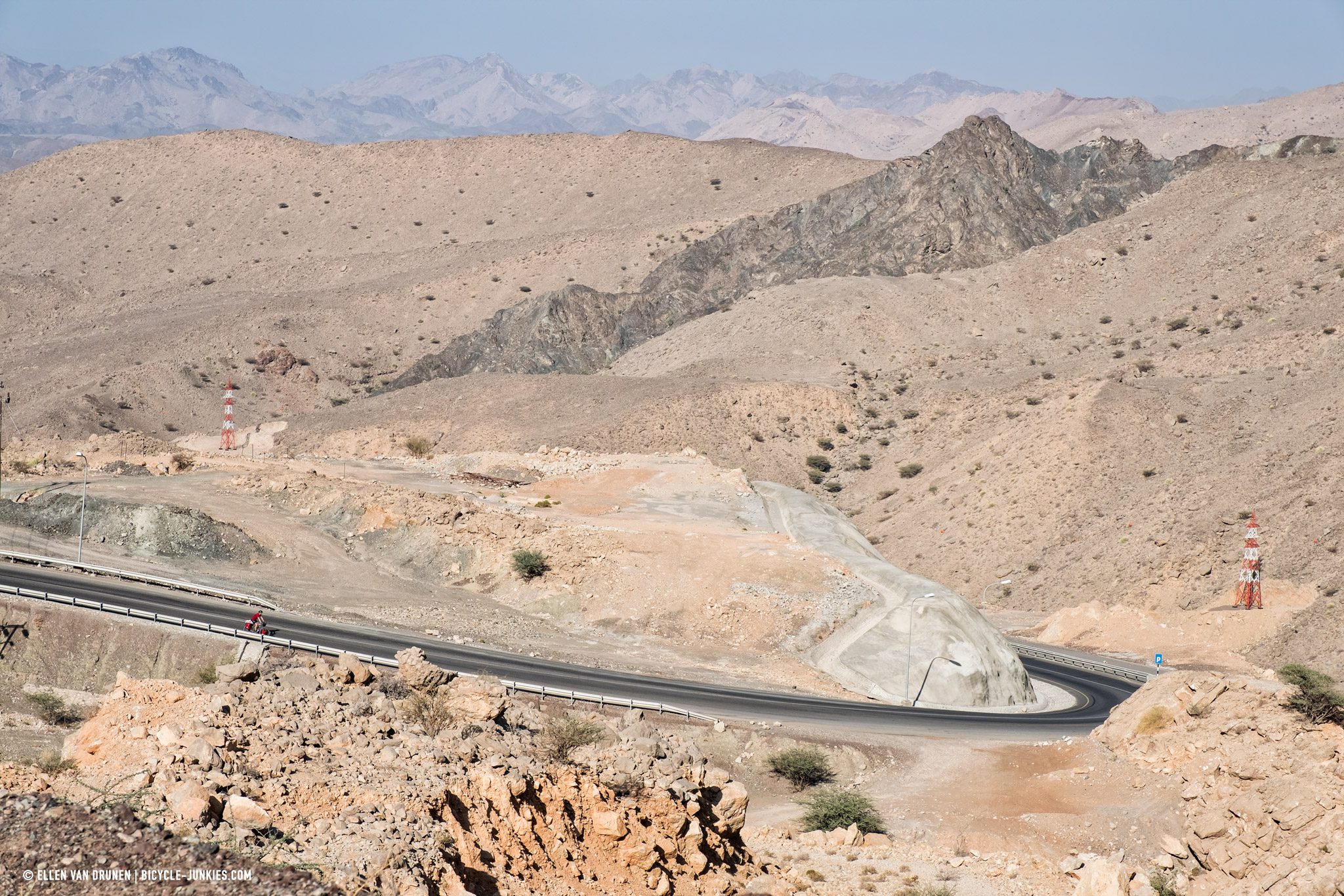The road to Wadi Bani Khalid