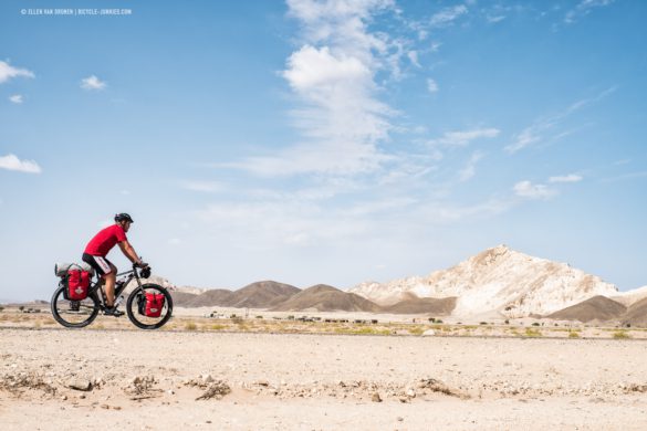 The road to Ras al Jinz